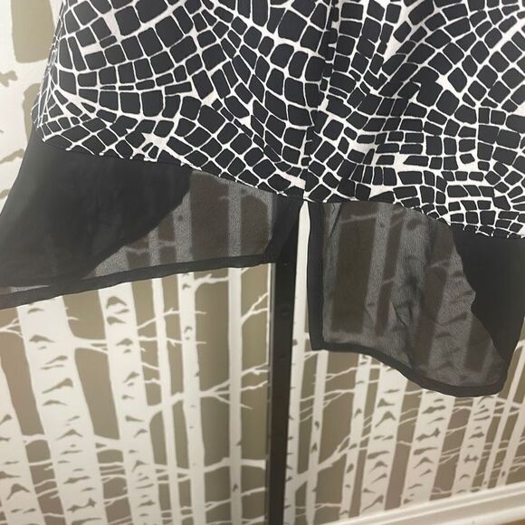 Vince Camuto Mosaic Print Sleeveless Top 1X - Picture 5 of 10